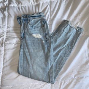 American Eagle Mom Light Wash mom Jeans